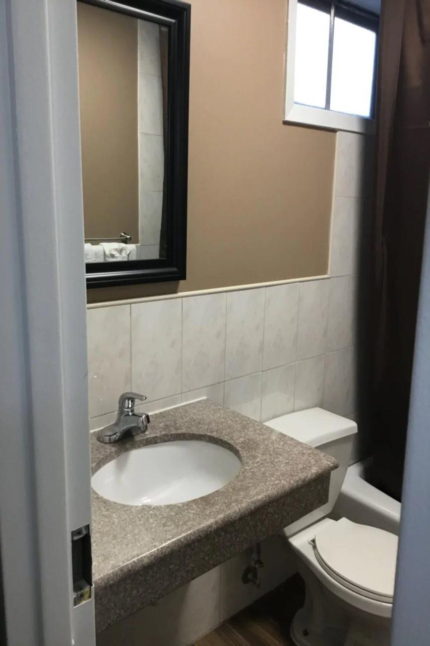 Americas Best Value Inn Avenel Woodbridge Zewnętrze zdjęcie